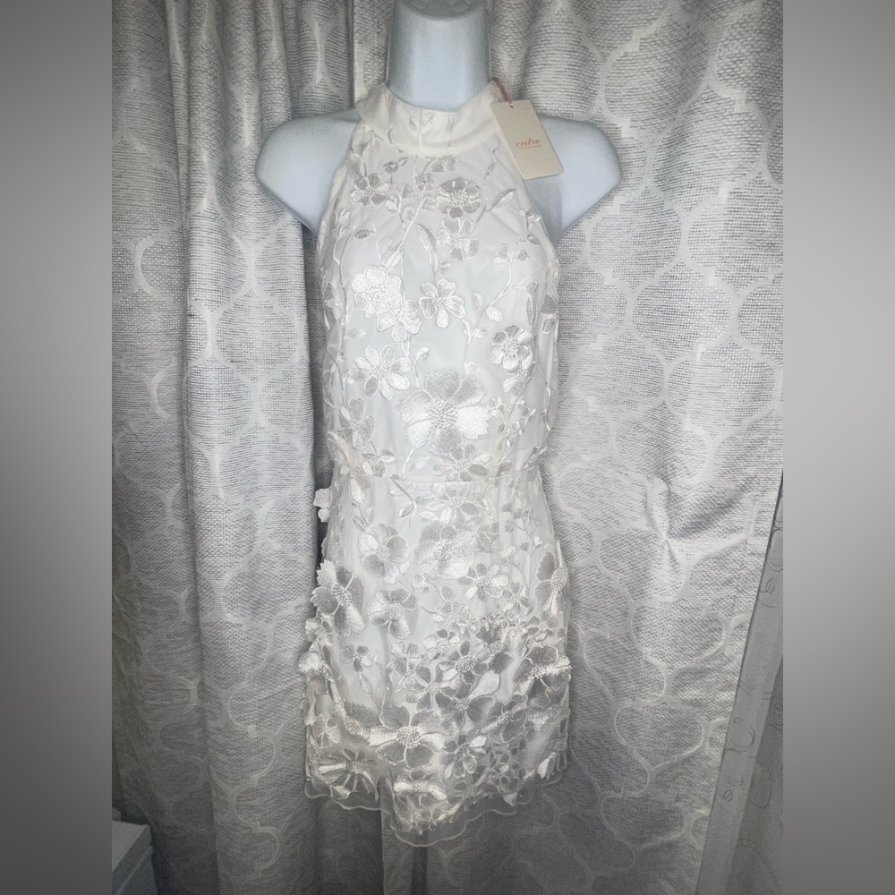 NWT white Floral Embroidered Halter Mini Dress Women’s Medium